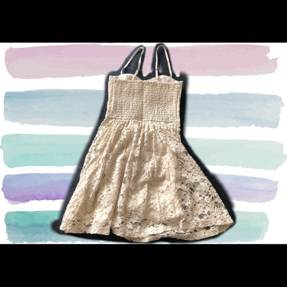 Cute short lace dress. - Picture 2 of 2